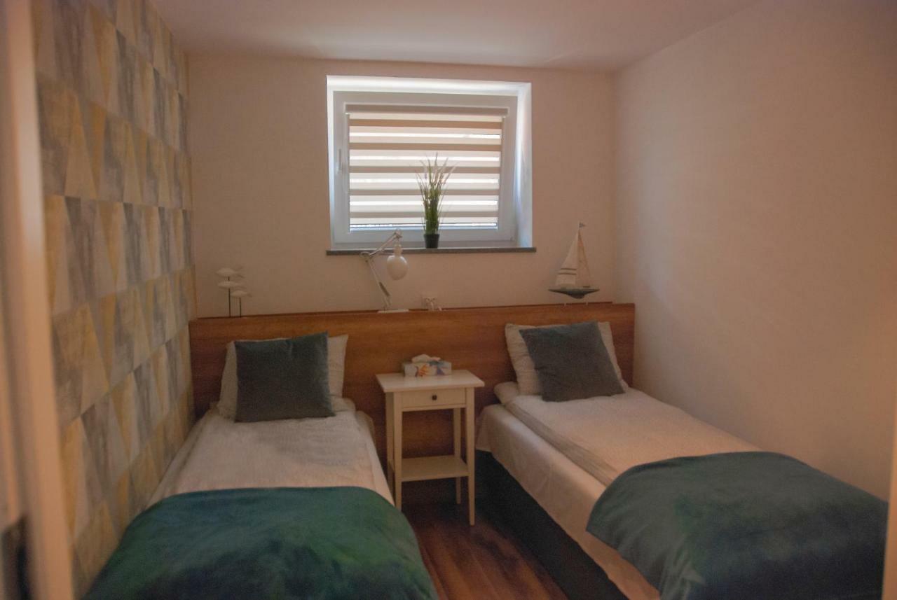 Noclegi "Boczna 5A" Apartamenty Goscinne Szczawno-Zdroj Extérieur photo